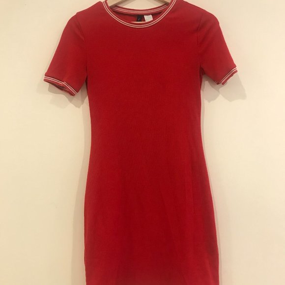 H&M Size 6 Red T-Shirt Dress - Picture 1 of 2